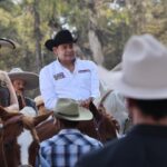 Se suma Alejandro Armenta a cabalgata en Acajate; reitera respeto a animales