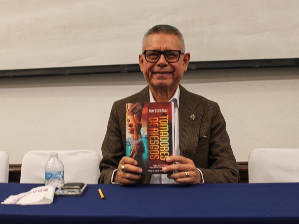 Presentan libro Tomadores de Riesgos: Tom Bermúdez