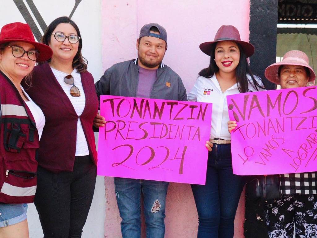 Con una "mega caminata" Tonantzin Fernández continúa escuchando a los cholultecas