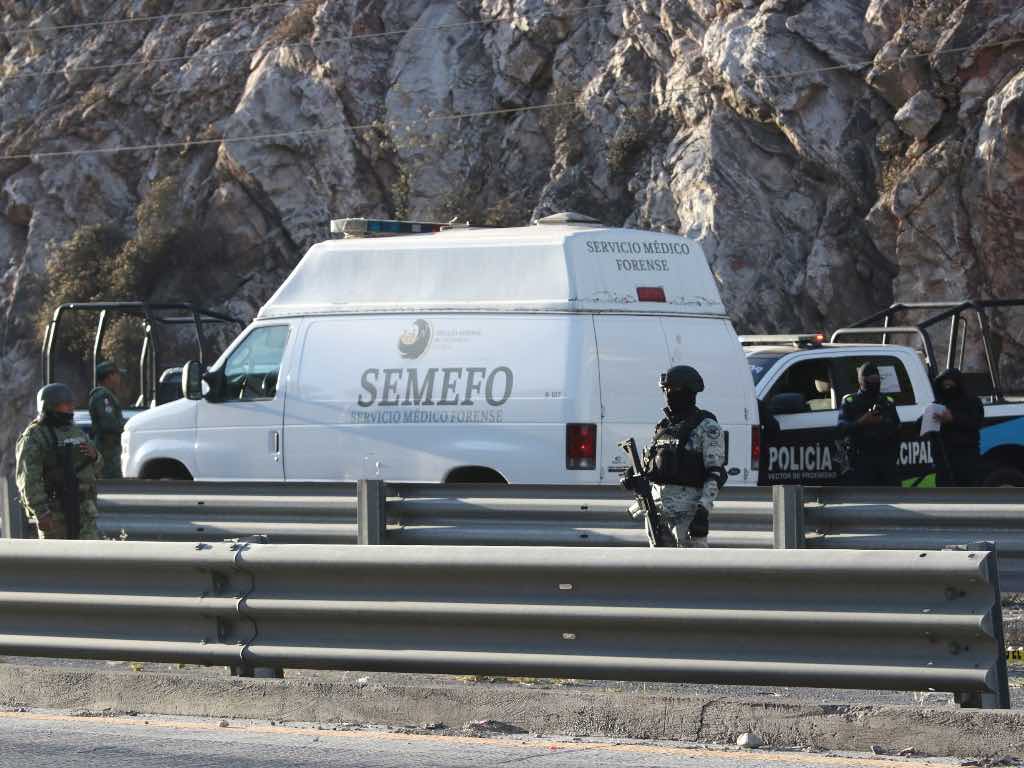 Los 7 cuerpos abandonados en el Periférico Ecológico tenían mensajes amenazantes