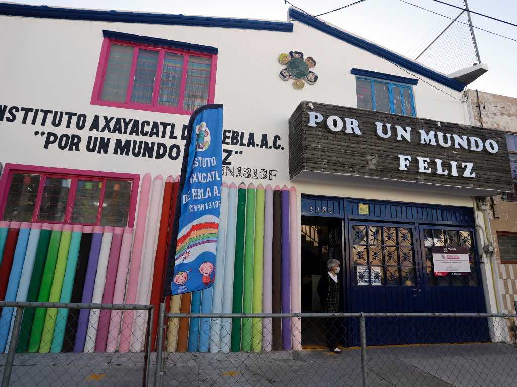 Alejandro Armenta propone abrir guarderías en mercados de Puebla
