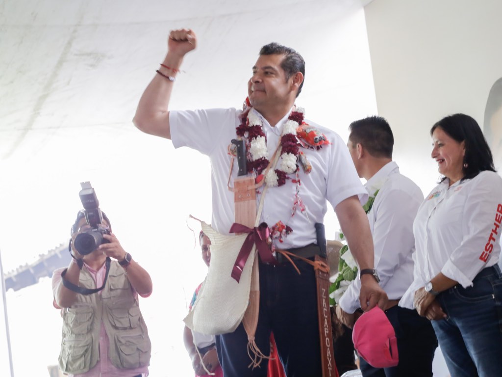 A mitad de campaña ya recorrió Alejandro Armenta 41 municipios