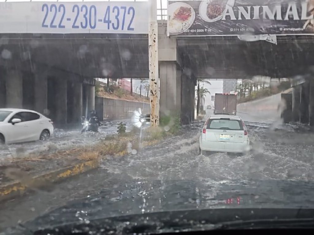¡Ahora Lomas! Agua causa inundaciones en estas partes de Angelópolis