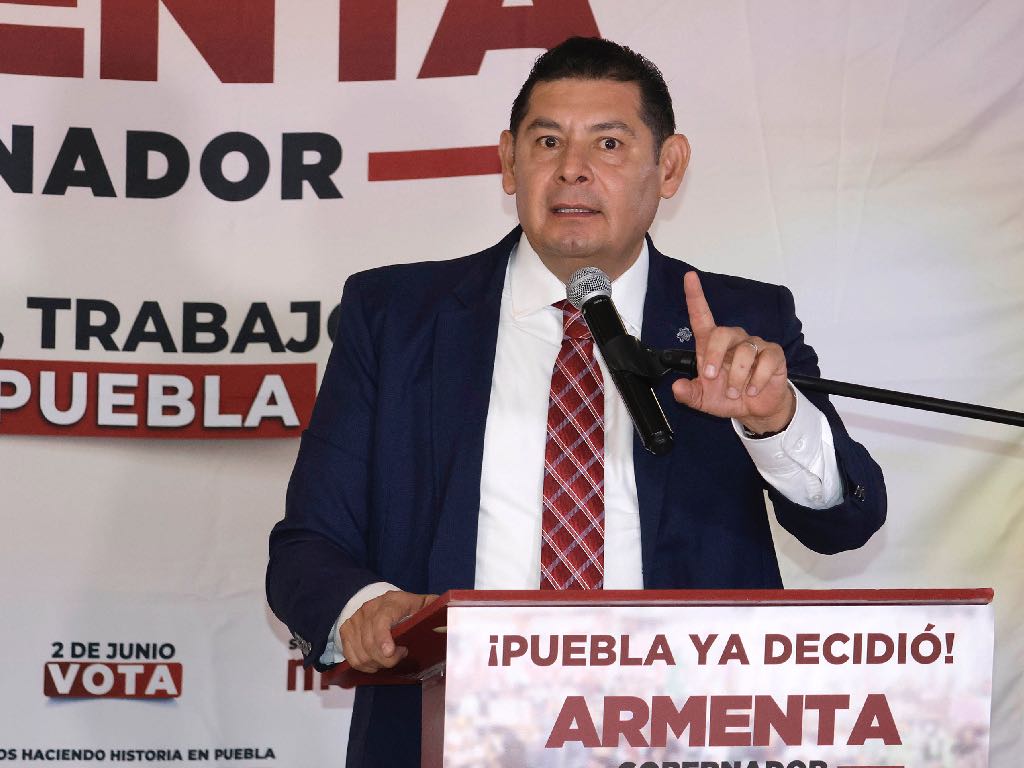 Alejandro Armenta respalda al gobernador Sergio Salomón tras críticas de Lalo Rivera