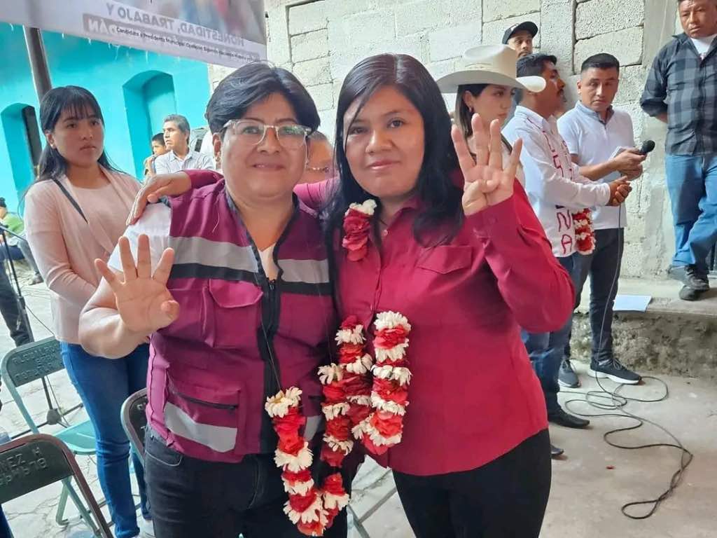 Candidata de Morena en Huitzilan hace proselitismo con programas sociales