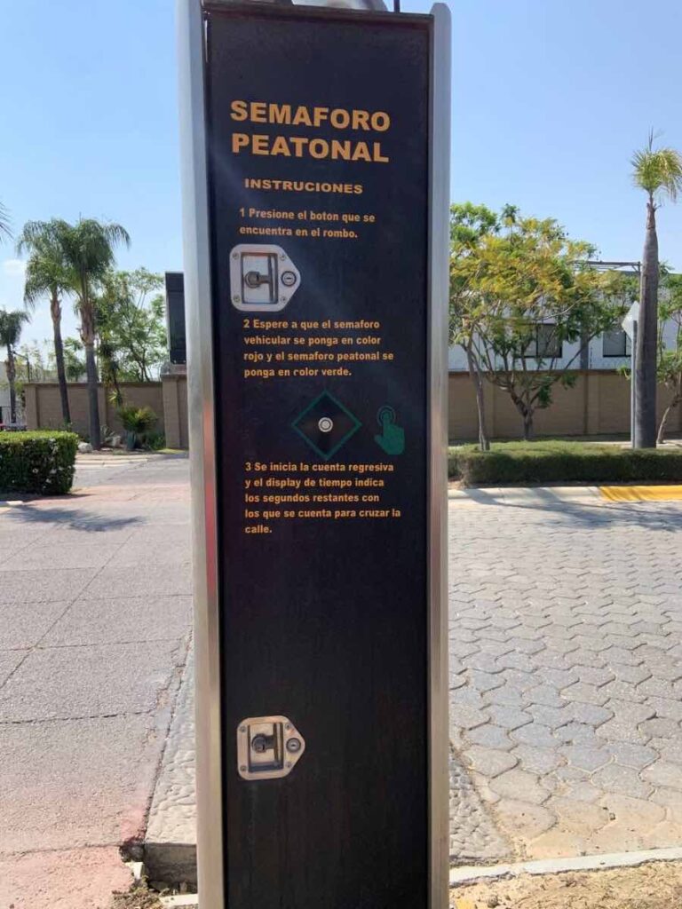 Instalan semáforos para cruce de peatones en la zona Cascatta I