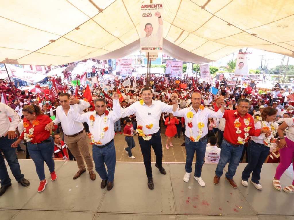 Las madres son los pilares de los hogares: Alejandro Armenta en Xiutetelco