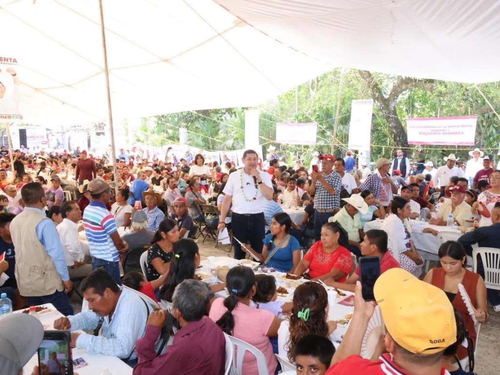 En Francisco Z Mena, Alejandro Armenta promete la instalación de un Agroparque