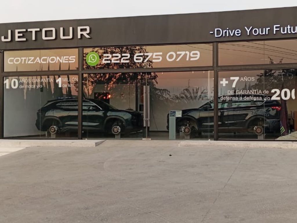 ¡No perdonan! Desvalijan automóviles de la agencia Jetour en la zona de Angelópolis