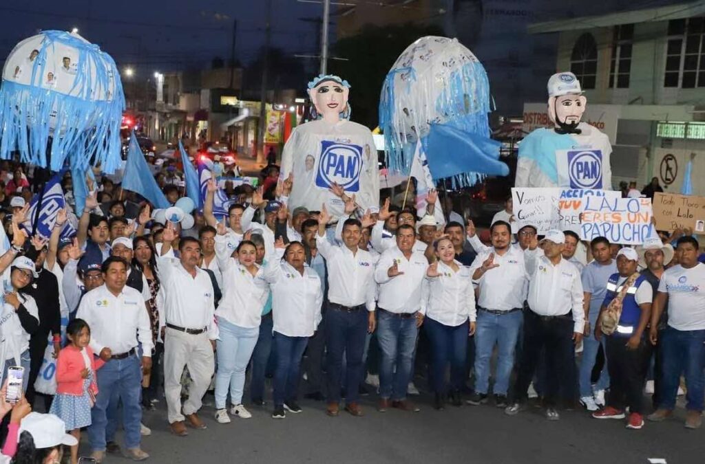 Más de dos mil personas arropan a Lalo Rivera en Tlacotepec