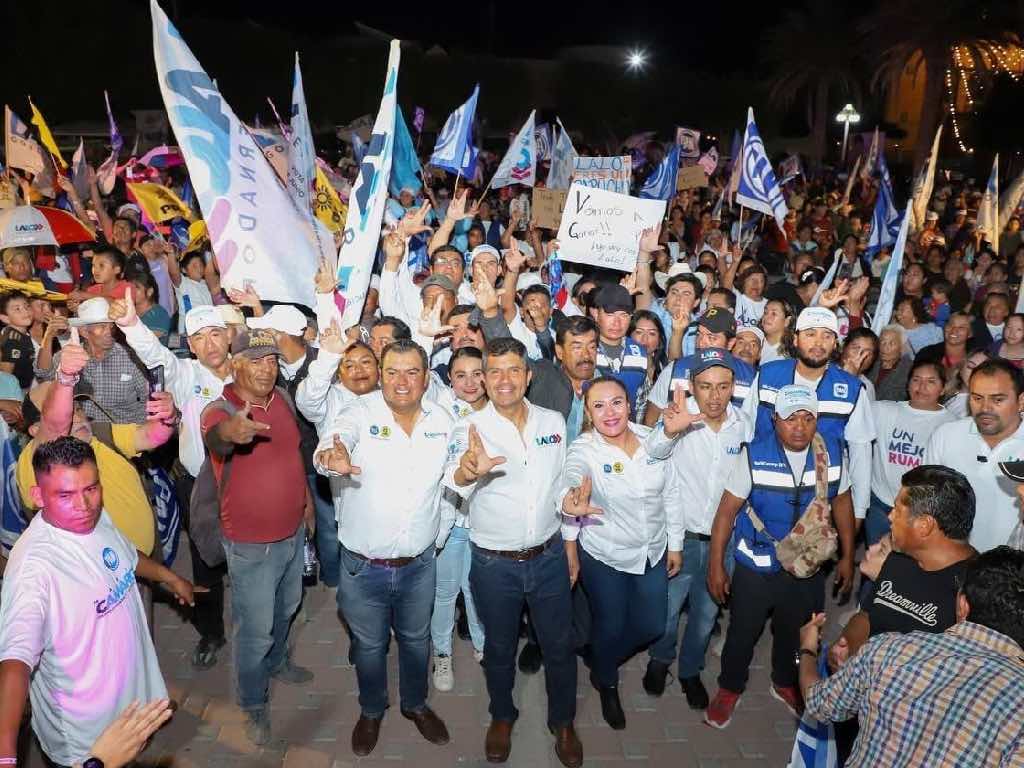 Más de dos mil personas arropan a Lalo Rivera en Tlacotepec