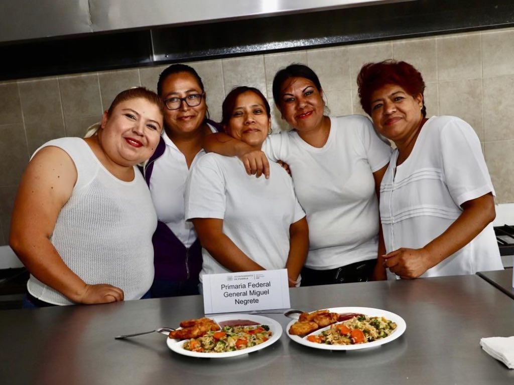 Presentan “El Amor de Mamá Nutre”, recetas para Desayunadores Escolares de Puebla