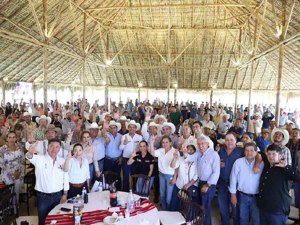 Se compromete Lalo Rivera a trabajar de la mano de ganaderos de Xicotepec