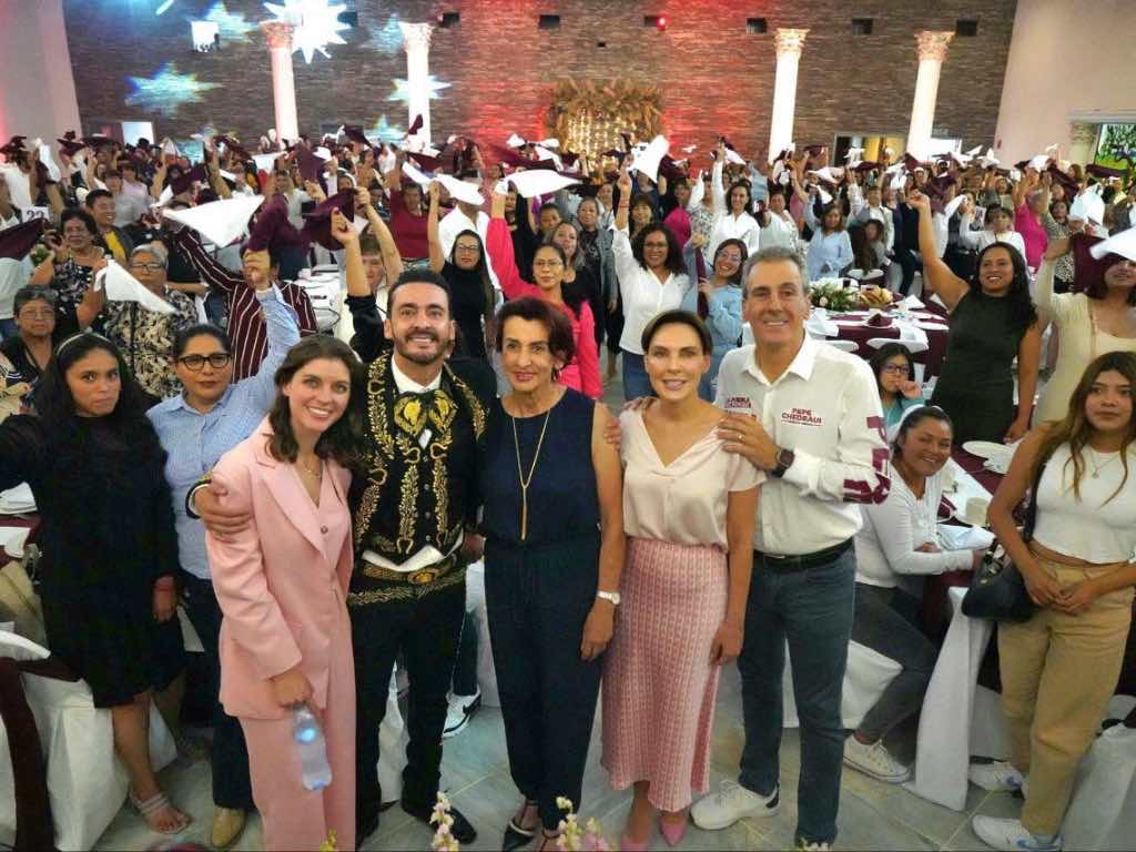 Toño López canta y celebra a las mujeres poblanas