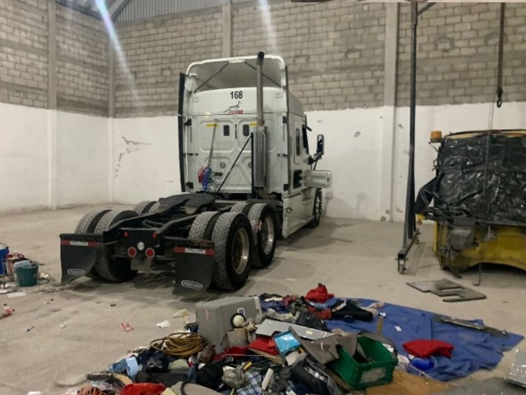 Tras cateos en Coronango y Puebla, recuperan tractocamiones, autopartes y mercancía