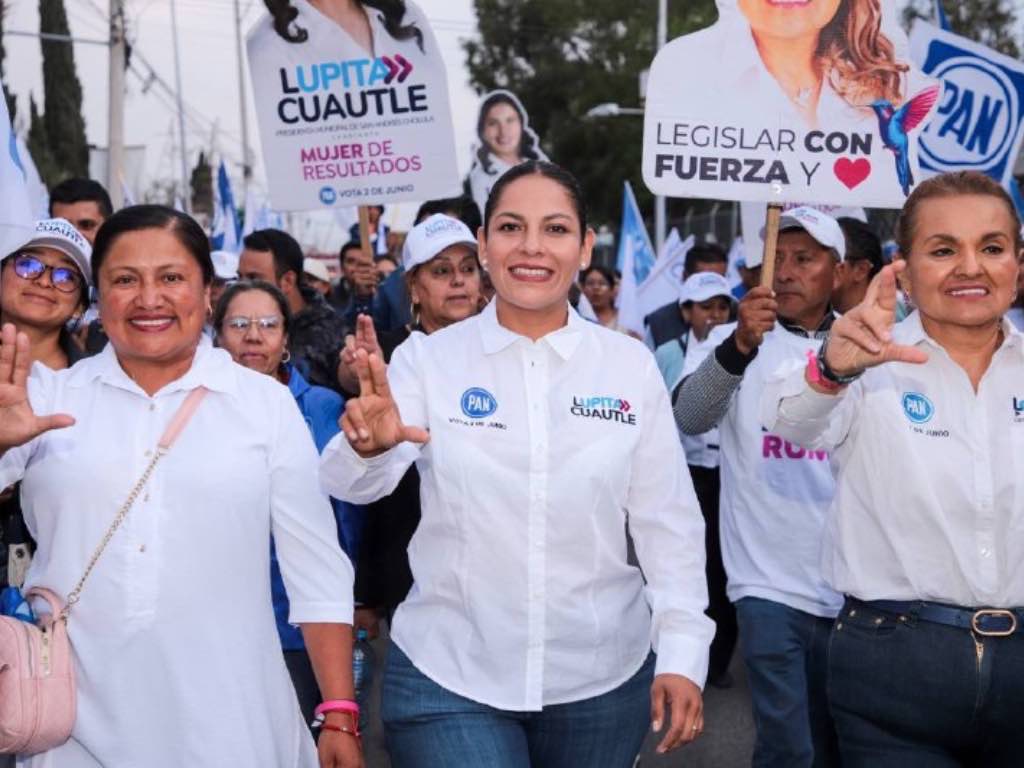Lupita Cuautle india parte de sus cierres de campaña en San Andrés Cholula