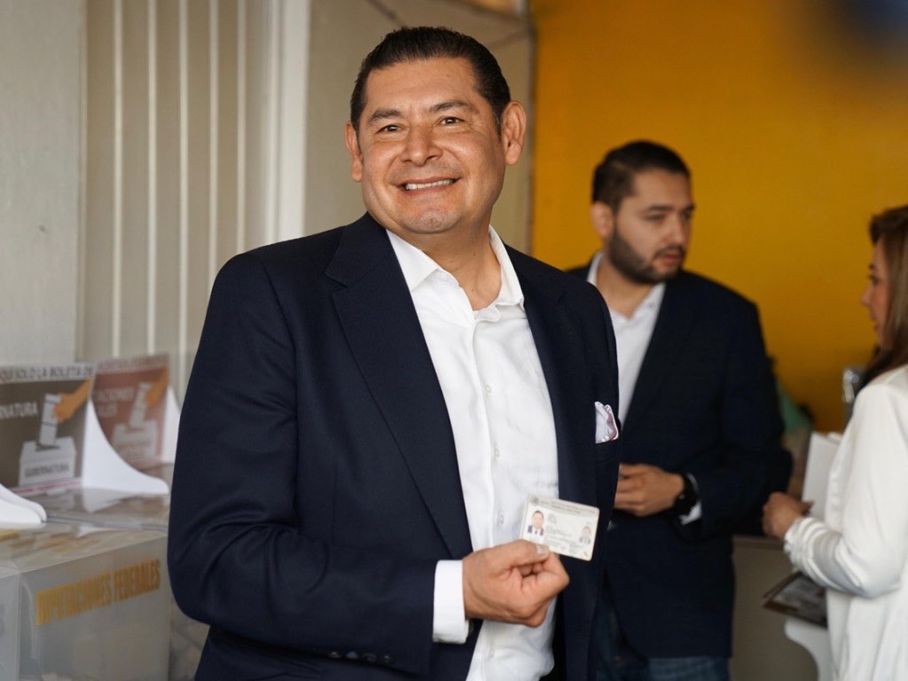 Alejandro Armenta agradece a funcionarios de casillas por su participación