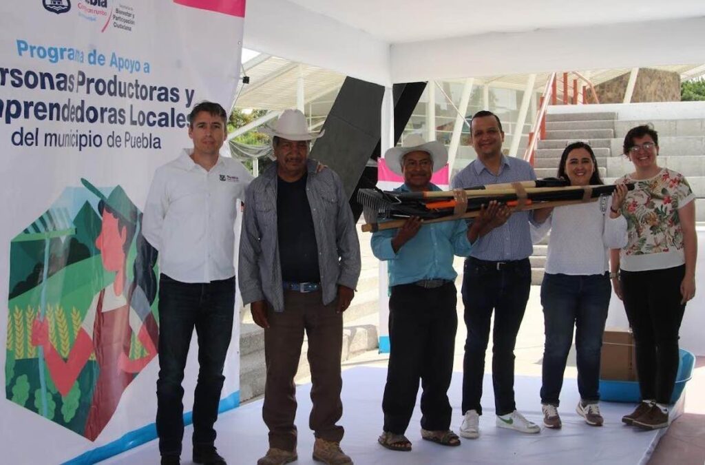 Entregan apoyo a productores del campo en juntas auxiliares de Puebla