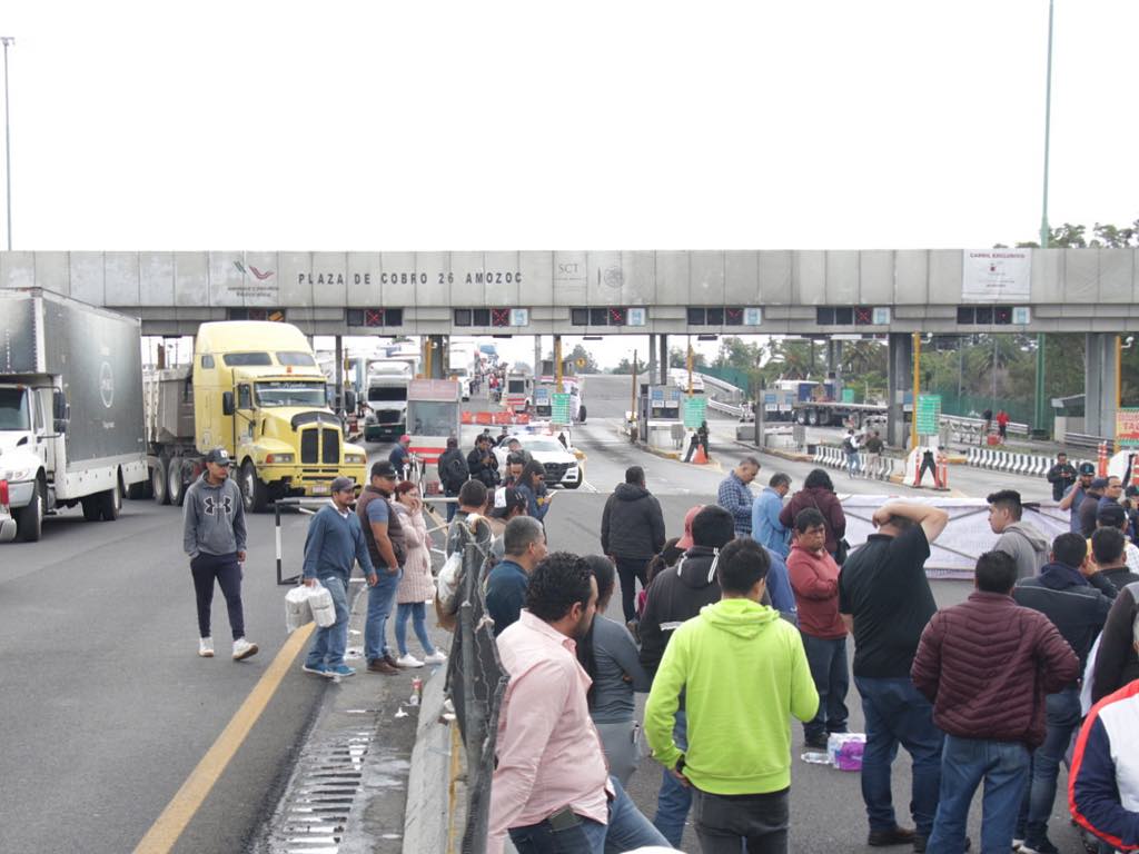 Reabren transportistas carretera México-Puebla tras horas de bloqueo; lograron mesa de trabajo