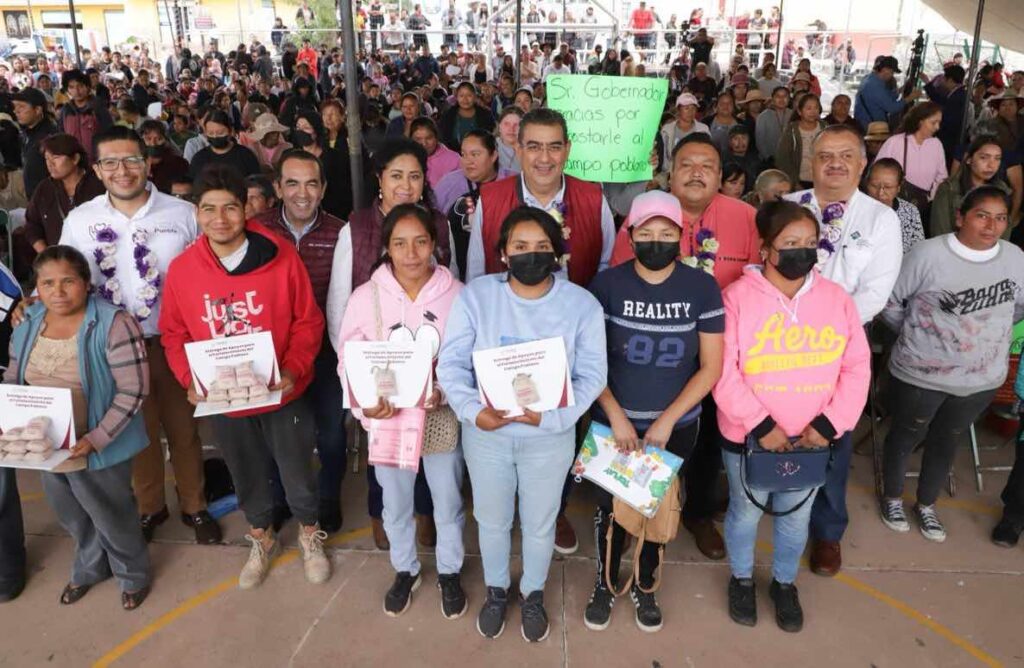 Inaugura gobernador vialidades en San Gregorio Atzompa y San Jerónimo Tecuanipan