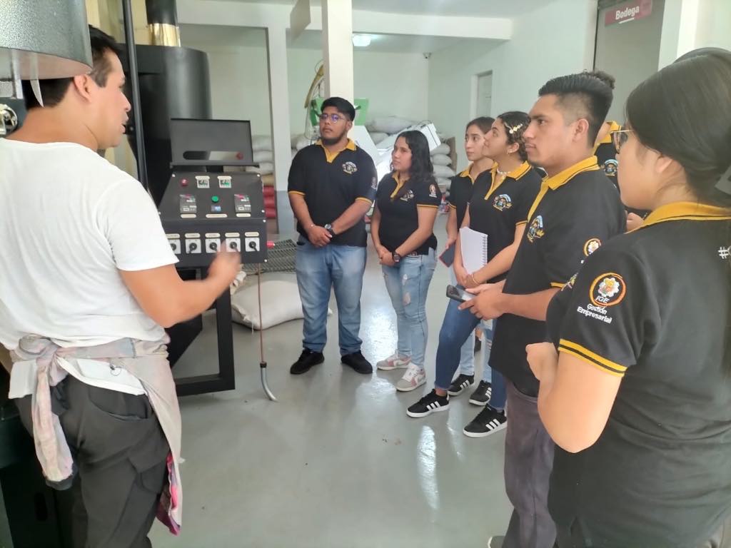 Estudiantes del TECNM-Tecomatlán visitan empresas en Veracruz