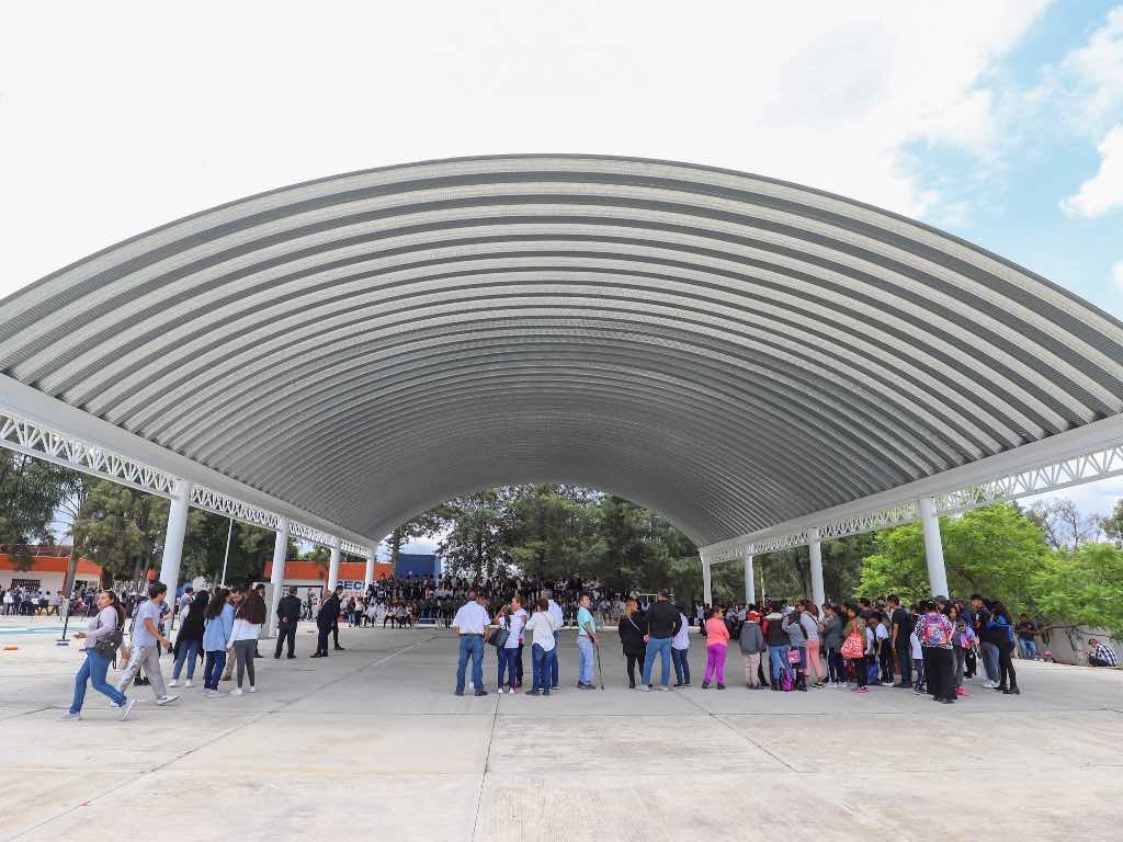 Entrega Sergio Salomón techados en primaria y secuencia del Centro