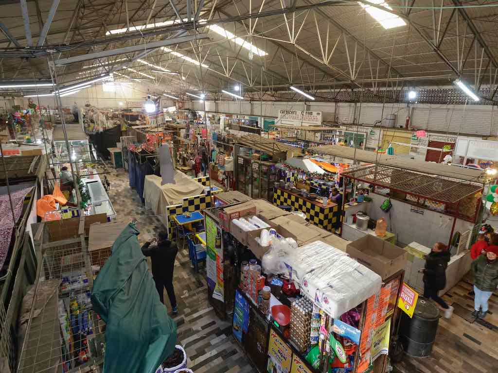 Va Ayuntamiento por ordenamiento de mercados municipales de la capital