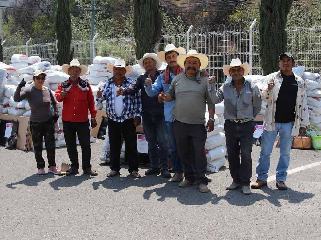 Entregan apoyo a productores del campo en juntas auxiliares de Puebla