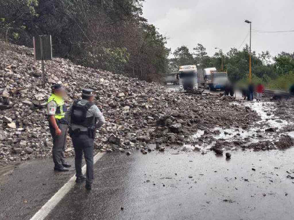 Lluvias provocan colapso de la autopista Puebla-Orizaba