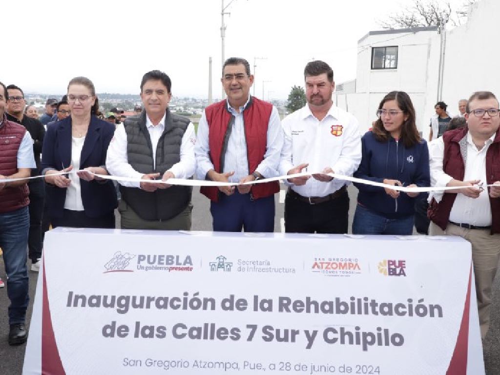 Inaugura gobernador vialidades en San Gregorio Atzompa y San Jerónimo Tecuanipan