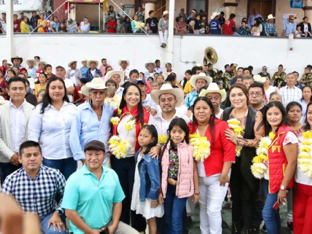 Agradece Liz Sánchez a Zapotitlán de Méndez por su apoyo