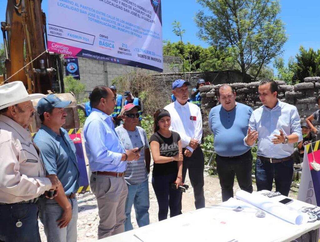 Arranca construcción de calle en San José El Aguacate