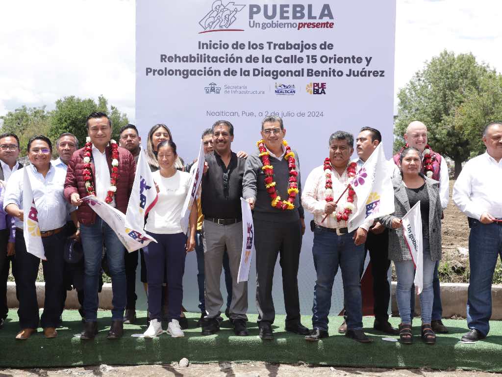 Arranca gobernador Sergio Salomón Céspedes pavimentación en la Calle 15 Oriente de Nealtican
