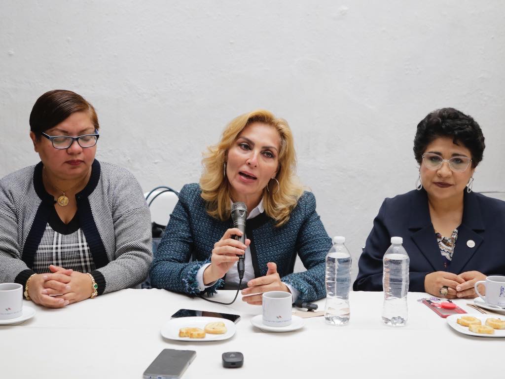 Erika de la Vega pide a Eduardo Alcántara acatar citatorios de audiencia por caso de acoso sexual