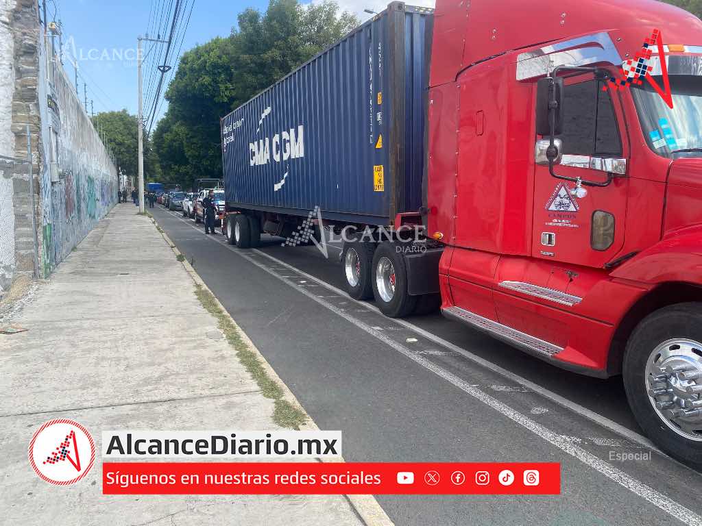 Intentan robar camión de carga en barrio de San Miguelito de Puebla Capital; SSC detiene a dos