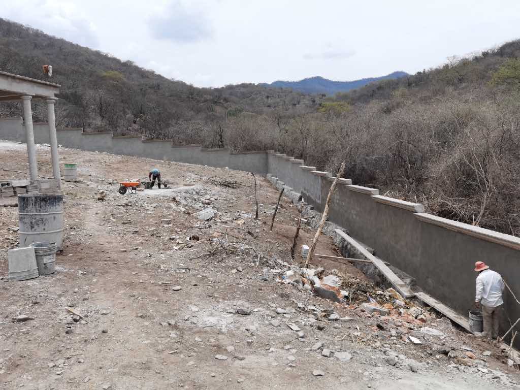 Mejoran infraestructura del panteón de Tempexquixtle en Tecomatlán