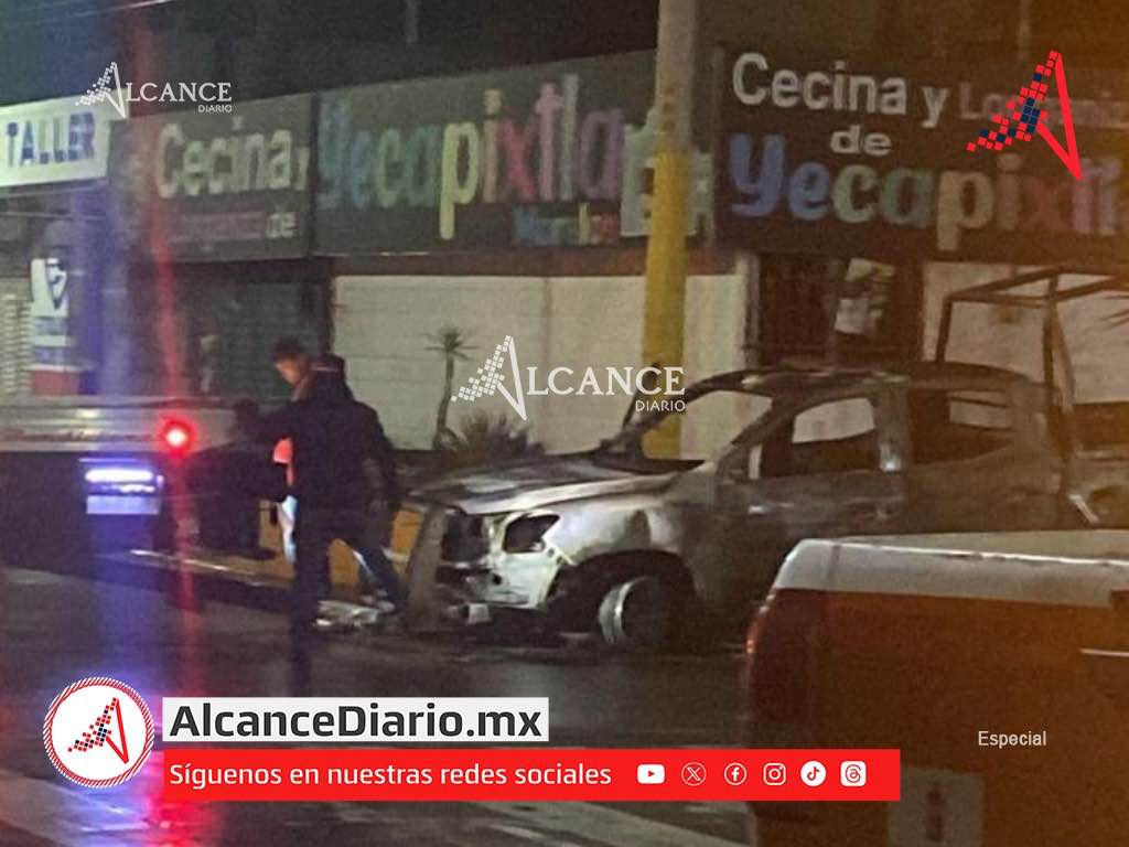 Incendian patrulla de la policía de Tepeaca tras rescatar a presuntos delincuentes de ser linchados