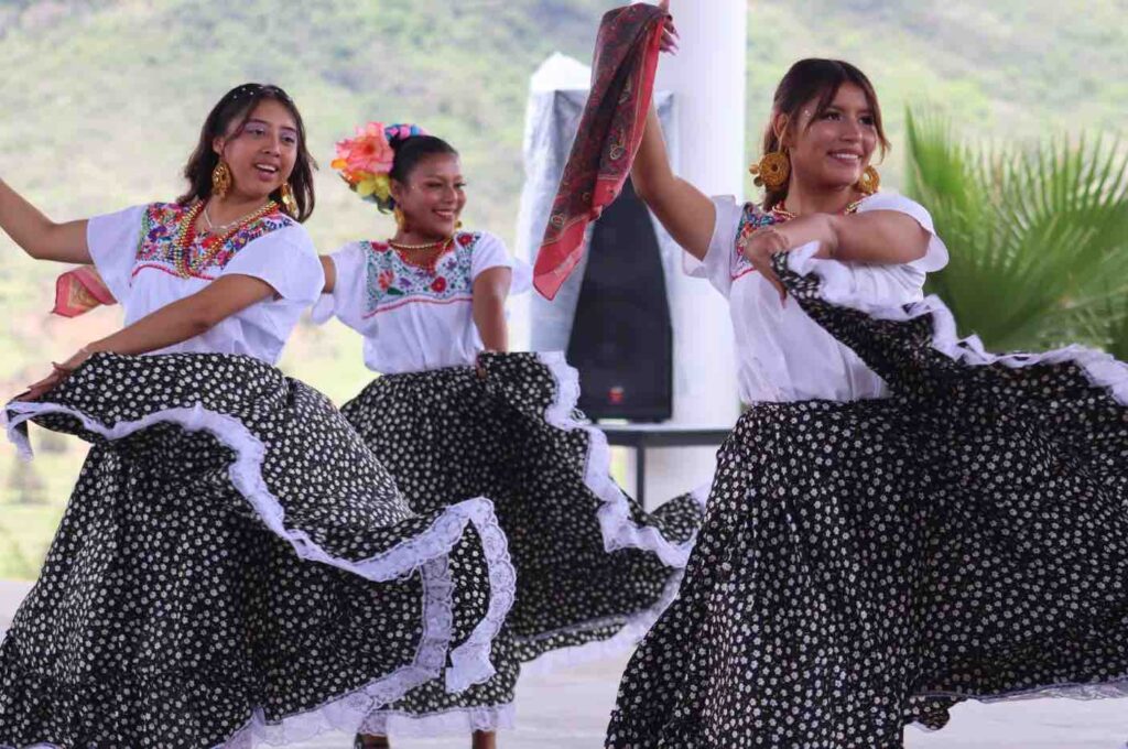 Se gradúan estudiantes de la Técnica 110 de Malacatepec, Ocoyucan