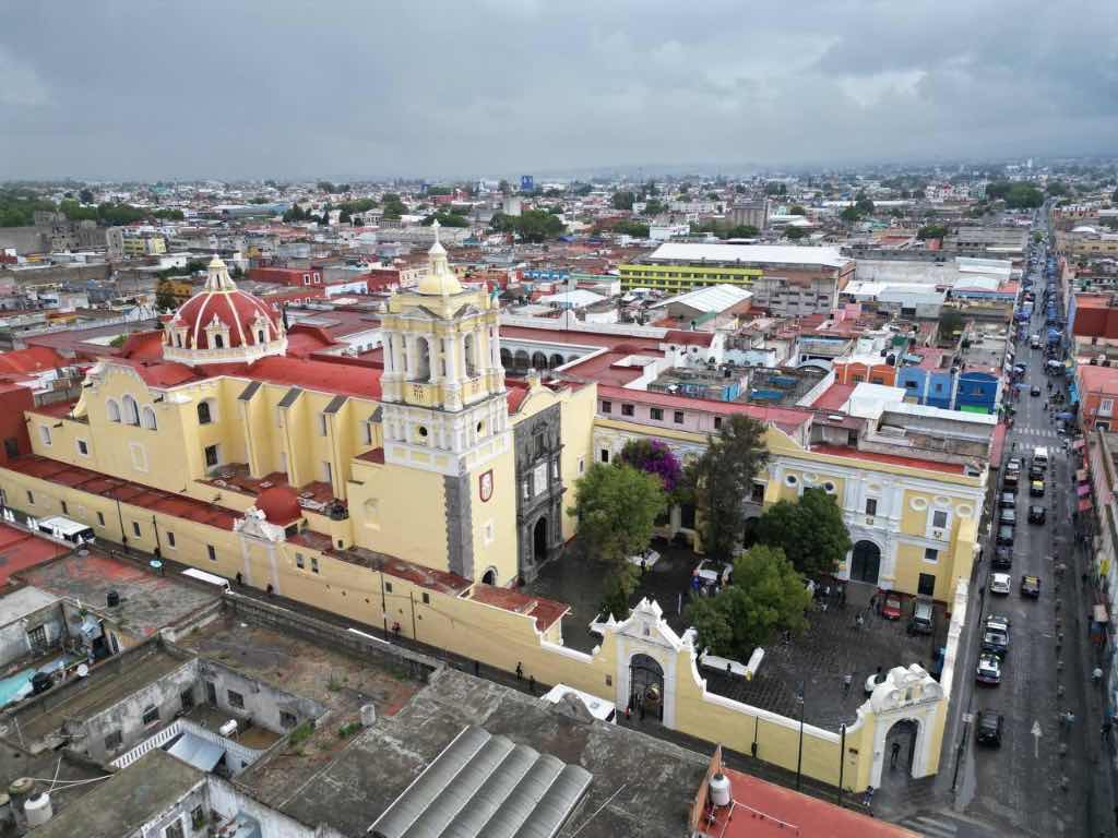 Dan mantenimiento a tres templos emblemáticos de la ciudad de Puebla