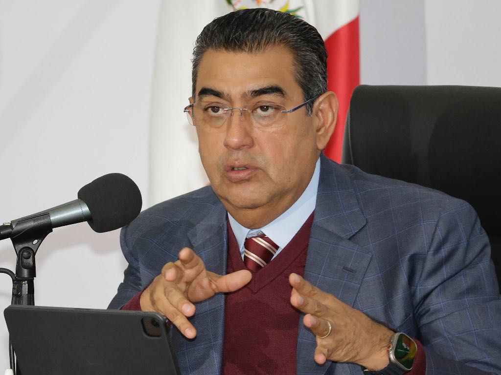 Pide gobernador de Puebla a municipios acatar nuevos horarios en antros para la venta de alcohol