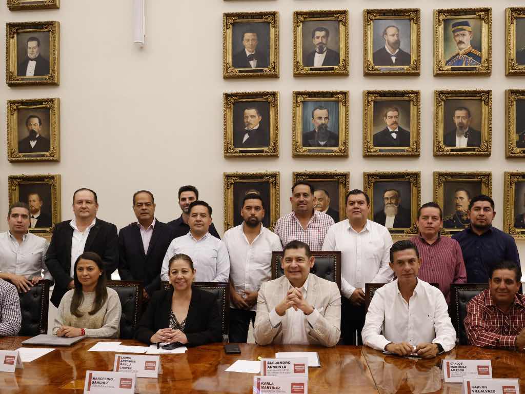 Alejandro Armenta se reúne con alcaldes electos del PRD