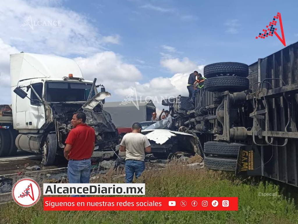 Aparatoso choque entre dos tráileres en la Puebla-Orizaba, a la altura de Acatzingo