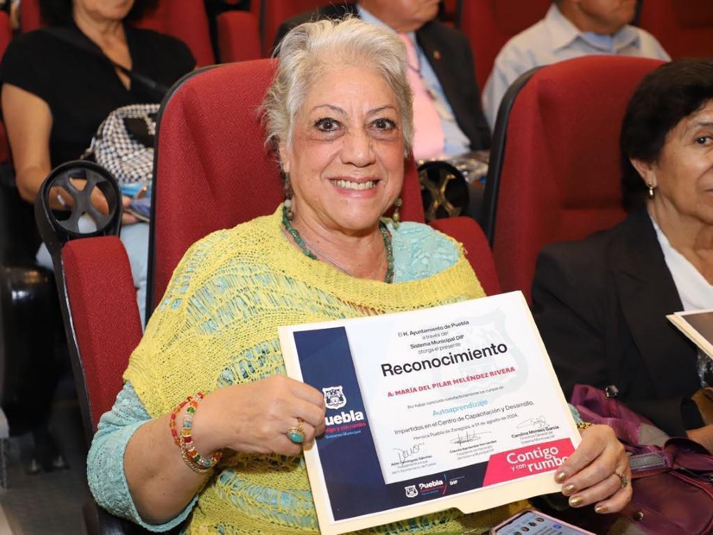 Capacitan laboralemente a adultos mayores con taller de Grupo Oxxo