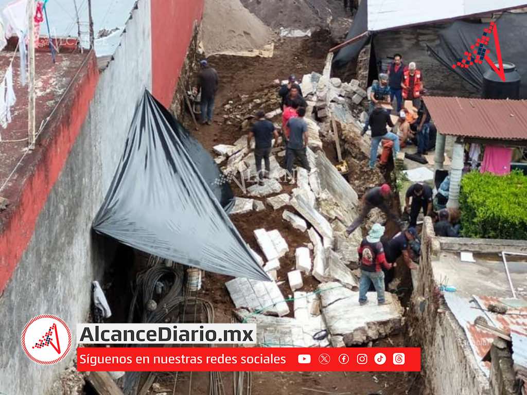 Colapsa barda en Teziutlán sobre albañiles; hay dos lesionados