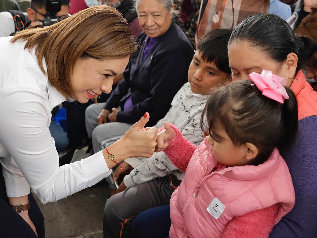 Entrega DIF Estatal re equipamientos y aparatos auditivos para 22 municipios de Puebla
