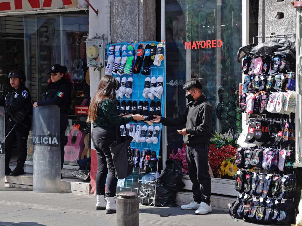 De no respetar reglamento, ambulantes no podrán vender artículos escolares en Centro Histórico