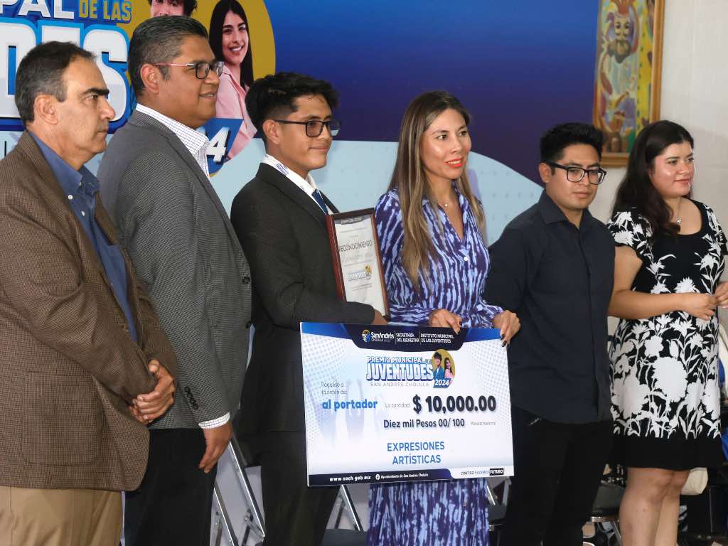 Entrega Ayuntamiento de San Andrés Cholula el Premio de las Juventudes 2024