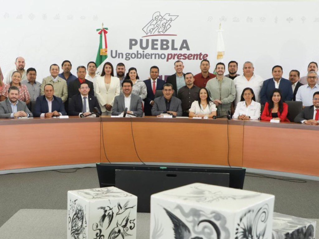Se reúnen alcaldes electos del PT con Sergio Salomón de cara a inicio de administraciones