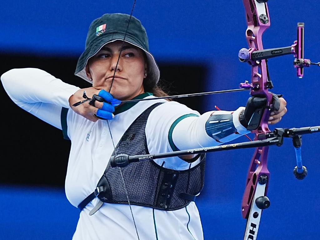 Denuncia medallista olímpica Alejandra Valencia que Conade le bajó monto de beca tras bronce en tiro con arco en París
