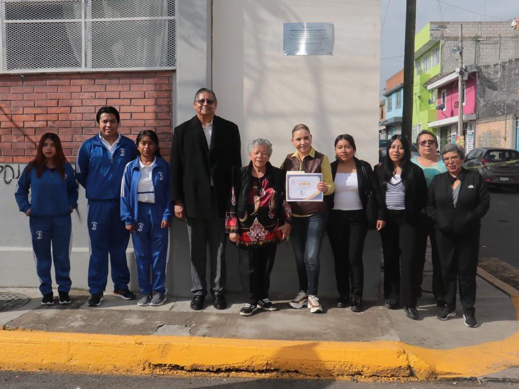 Inaugura alcaldesa de San Pedro Cholula pavimentación en el barrio de Santiago Mixquitla